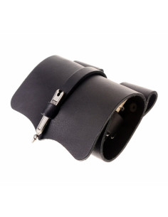 Leather bag of 5 potions with strap closure (16.5 x 11 cm.) 2