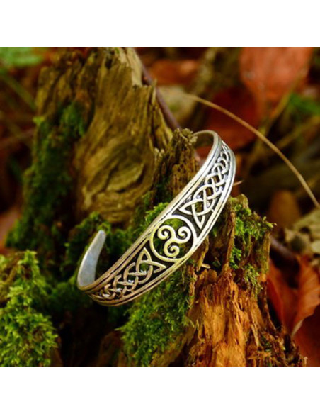 Celtic bracelet with knot and Trisquel