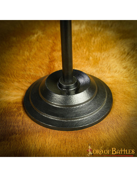 Table support for iron helmets