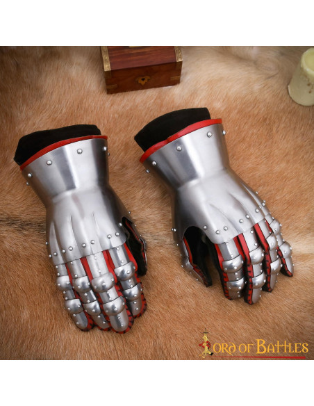 Medieval gauntlets Hourglass, S. XIV
