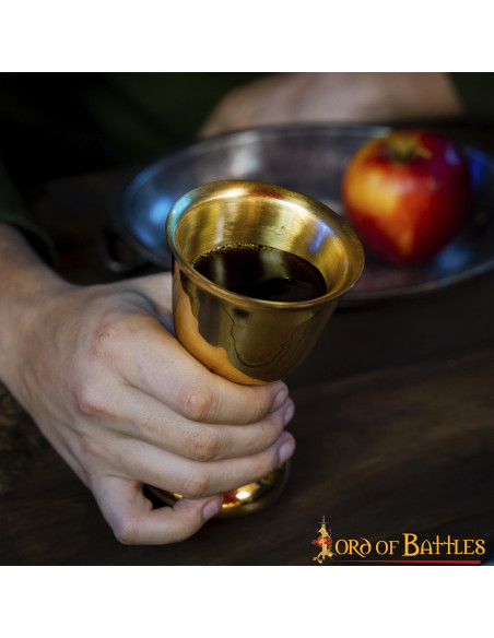 Medieval ceremonial chalice in brass... Medieval ceremonial chalice in brass...