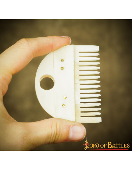 Medieval beard comb