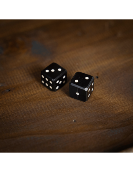 Pack 6 horn dice with embedded pips