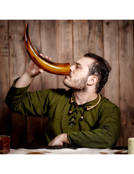Glossy textured drinking horn,...