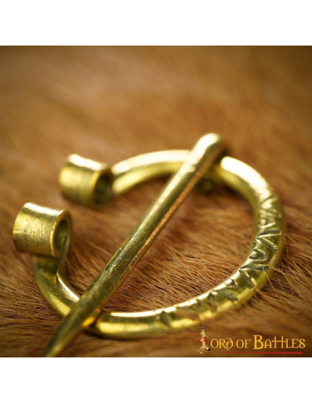 Brass Viking brooch, 3.5 cm.