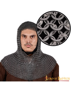 Chainmail executioner alternating round and riveted rings