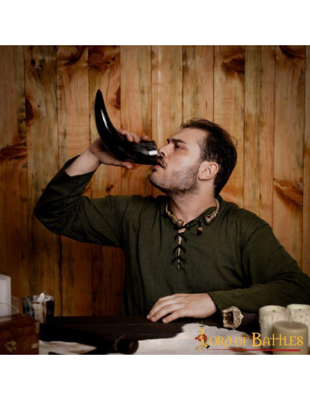 Drinking horn with engraved Celtic knots