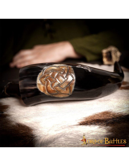 Drinking horn with engraved Celtic knots