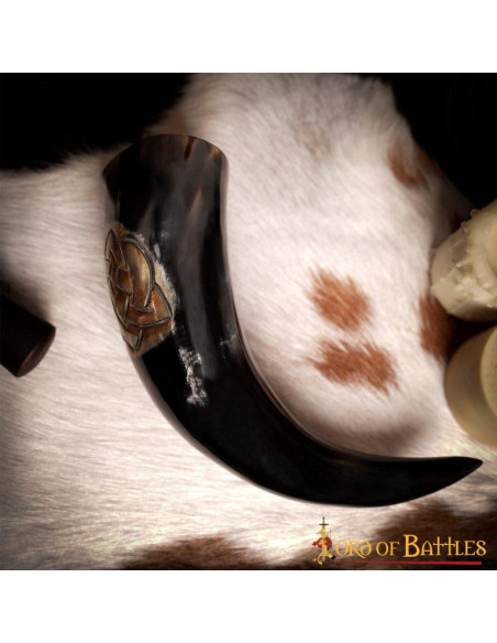 Drinking horn with engraved Celtic knots