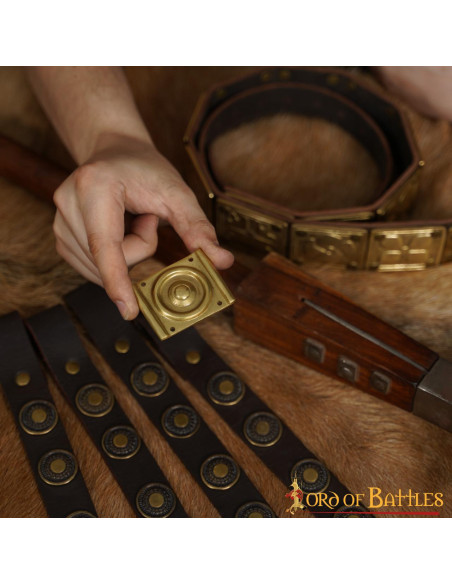 Set 3 Roman ornaments to make your...