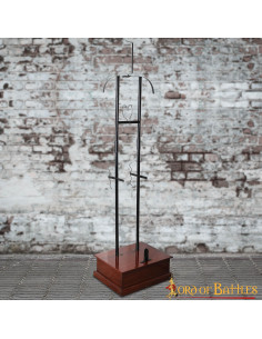 Metal support with wooden base for complete armor