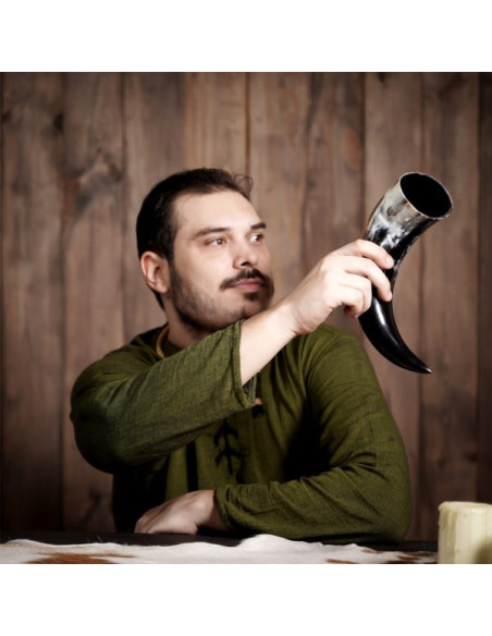 Viking drinking horn with Rampant...