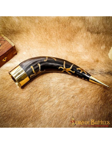 Drinking horn with pure brass fittings