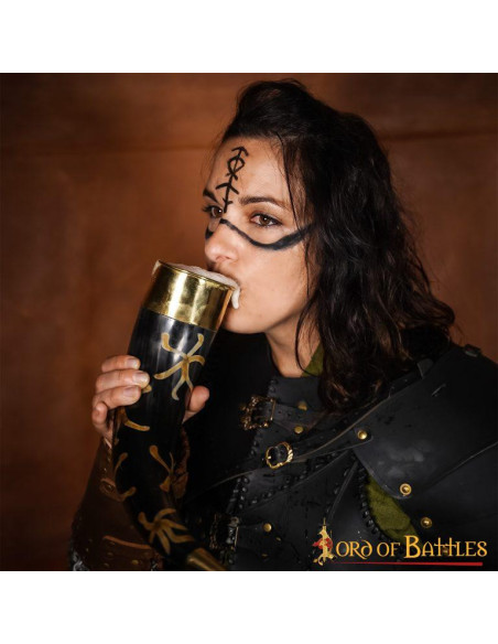 Drinking horn with pure brass fittings