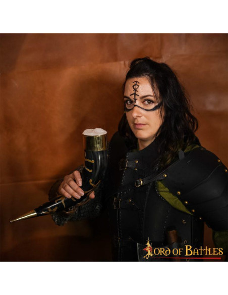 Drinking horn with pure brass fittings