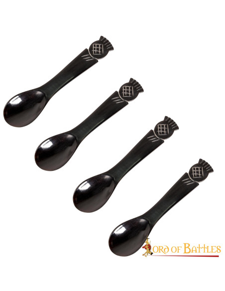 Set 4 medieval spoons in Ox horn