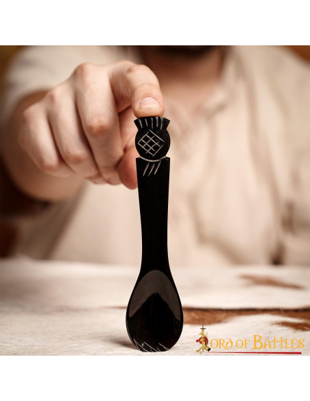 Set 4 medieval spoons in Ox horn