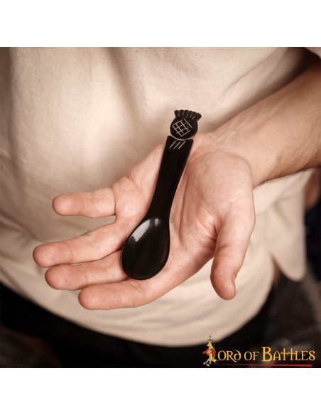 Set 4 medieval spoons in Ox horn