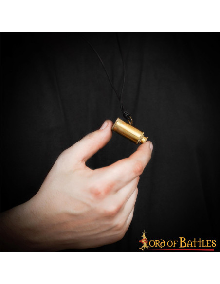 Extendable mini-telescope pendant