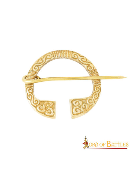 Celtic brass fibula (7.5x5 cm.) Celtic brass fibula (7.5x5 cm.)