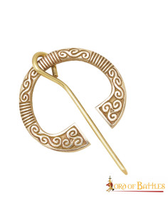 Celtic brass fibula (7.5x5 cm.)