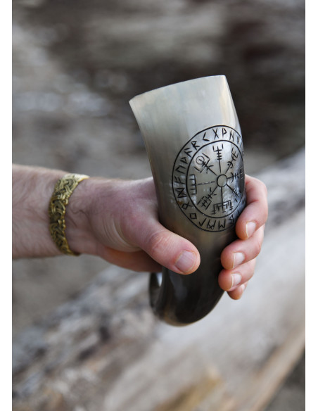 Celtic horn Vegvísir with support...