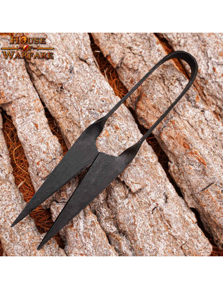 Hand-forged medieval scissors (14 cm.)