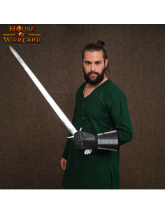 Fantasy gauntlet in chain mail and leather 2