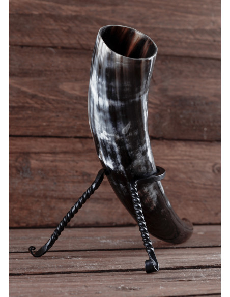 Omega support for drinking horns