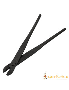 Riveter for chain mail with 6 mm rings.