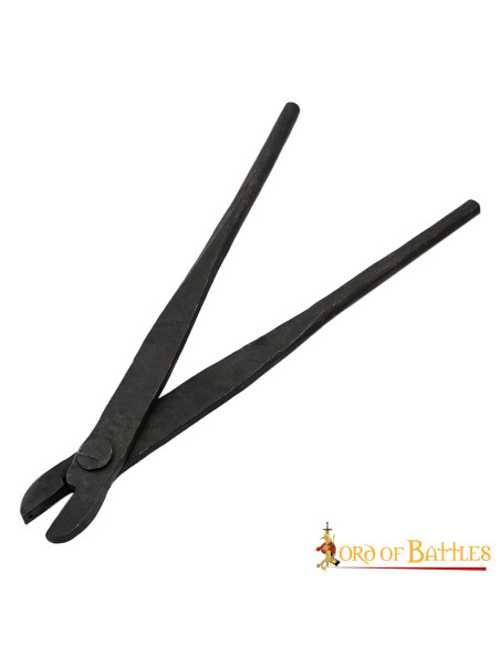 Riveter for chain mail with 6 mm rings.