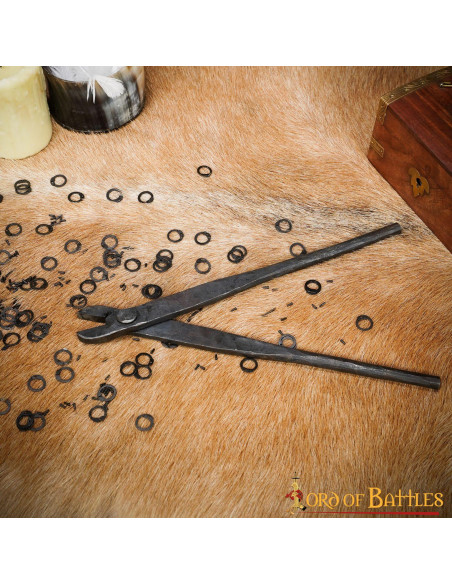 Riveter for chain mail with 6 mm rings.