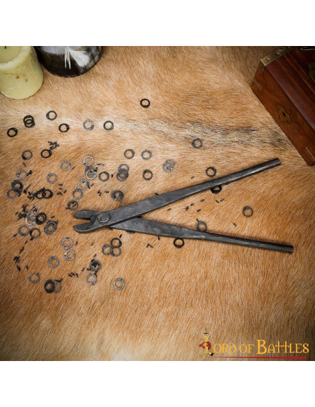Riveter for chain mail with 6 mm rings.
