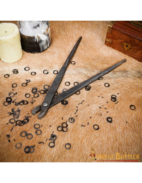 Riveter for chain mail with 9 mm rings. Riveter for chain mail with 9 mm rings.