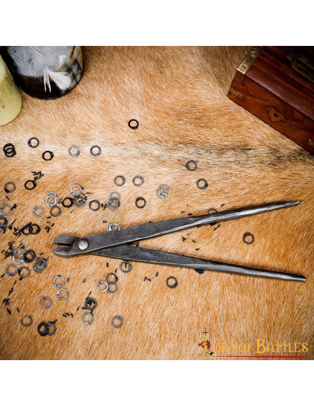 Riveter for chain mail with 9 mm rings. Riveter for chain mail with 9 mm rings.