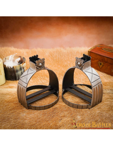 Medieval stirrups in hand-forged steel (15x12.9 cm.)