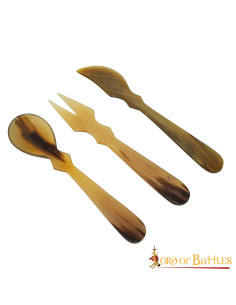 Set of 3 medieval horn cutlery (15-16 cm.)