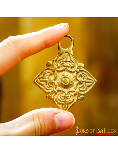 Brass-plated Gulbische cloak clasp,...