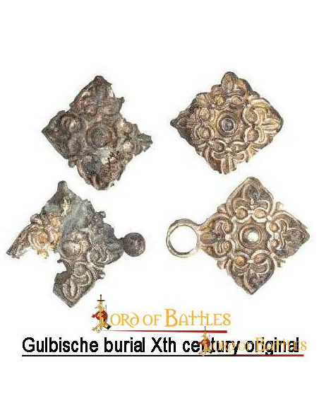 Brass-plated Gulbische cloak clasp,...