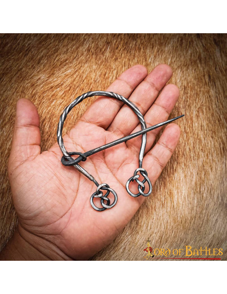 Fibula for capes in polished forged...