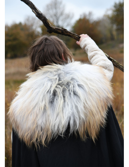 Nordic sheepskin for the shoulders,... Nordic sheepskin for the shoulders,...