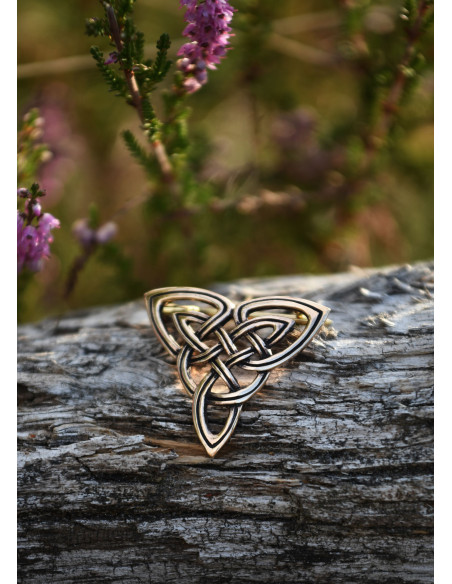 Celtic Triquette Fibula in bronze... Celtic Triquette Fibula in bronze...