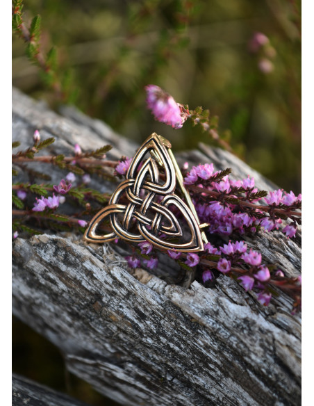 Celtic Triquette Fibula in bronze... Celtic Triquette Fibula in bronze...