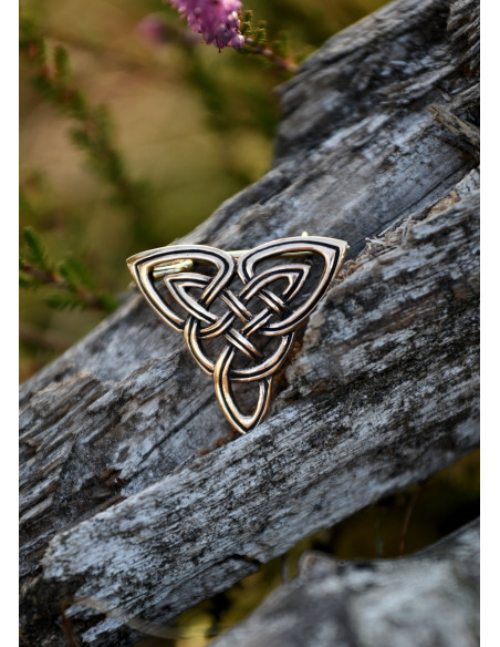 Celtic Triquette Fibula in bronze... Celtic Triquette Fibula in bronze...