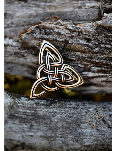 Celtic Triquette Fibula in bronze... Celtic Triquette Fibula in bronze...