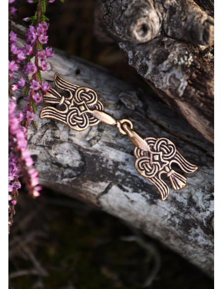 Viking Hugin and Munin cape brooch,... Viking Hugin and Munin cape brooch,...