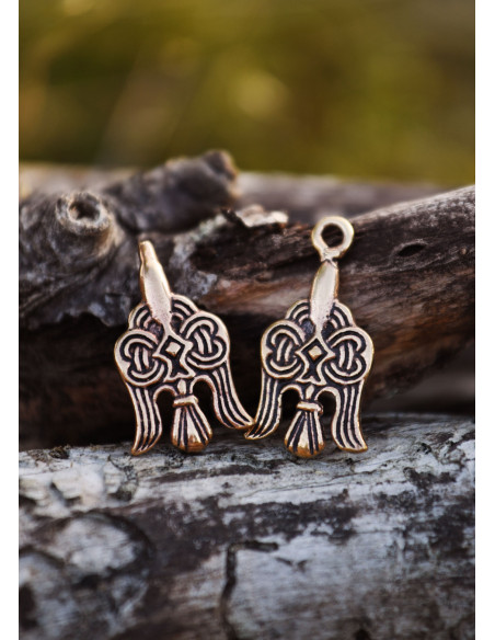 Viking Hugin and Munin cape brooch,... Viking Hugin and Munin cape brooch,...