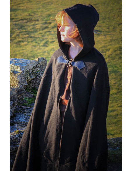 Children's long cape with metal buckle
