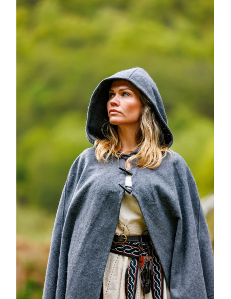 Short medieval cape for lady model... Short medieval cape for lady model...