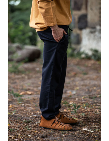 Low roman sandals in brown suede